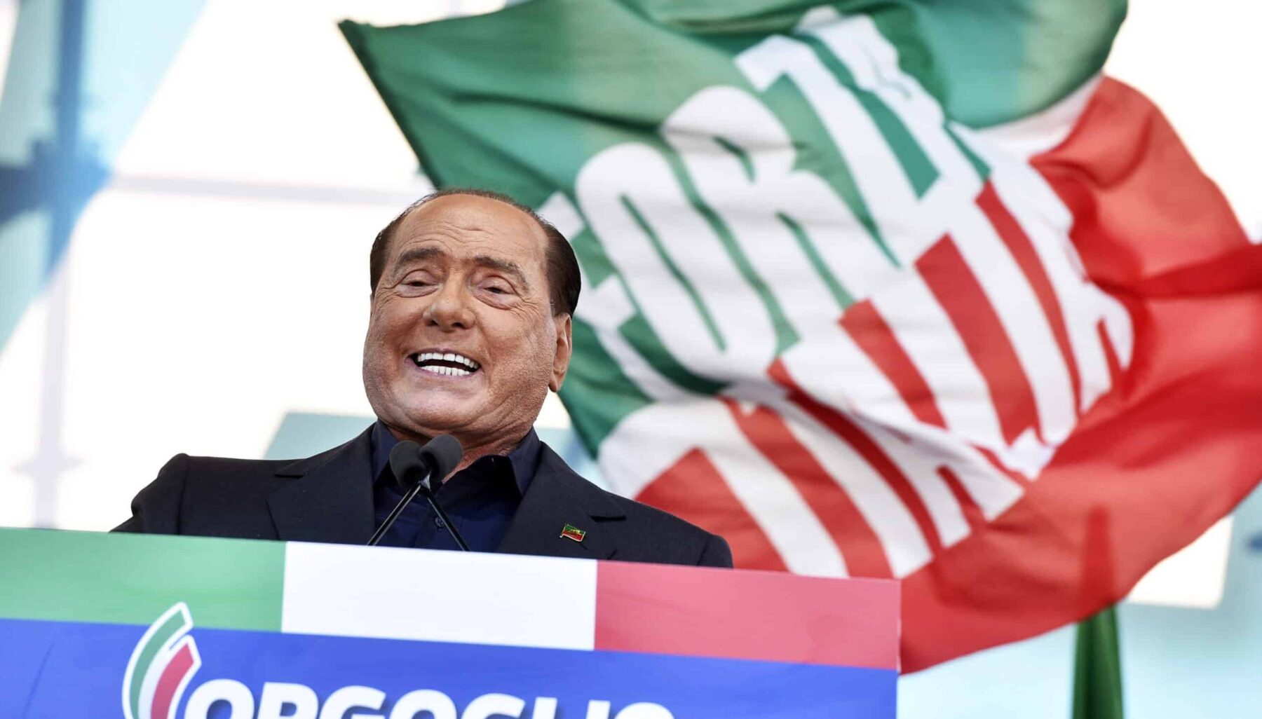 Berlusconi ricoverato, il Cav è stazionario ma vigile