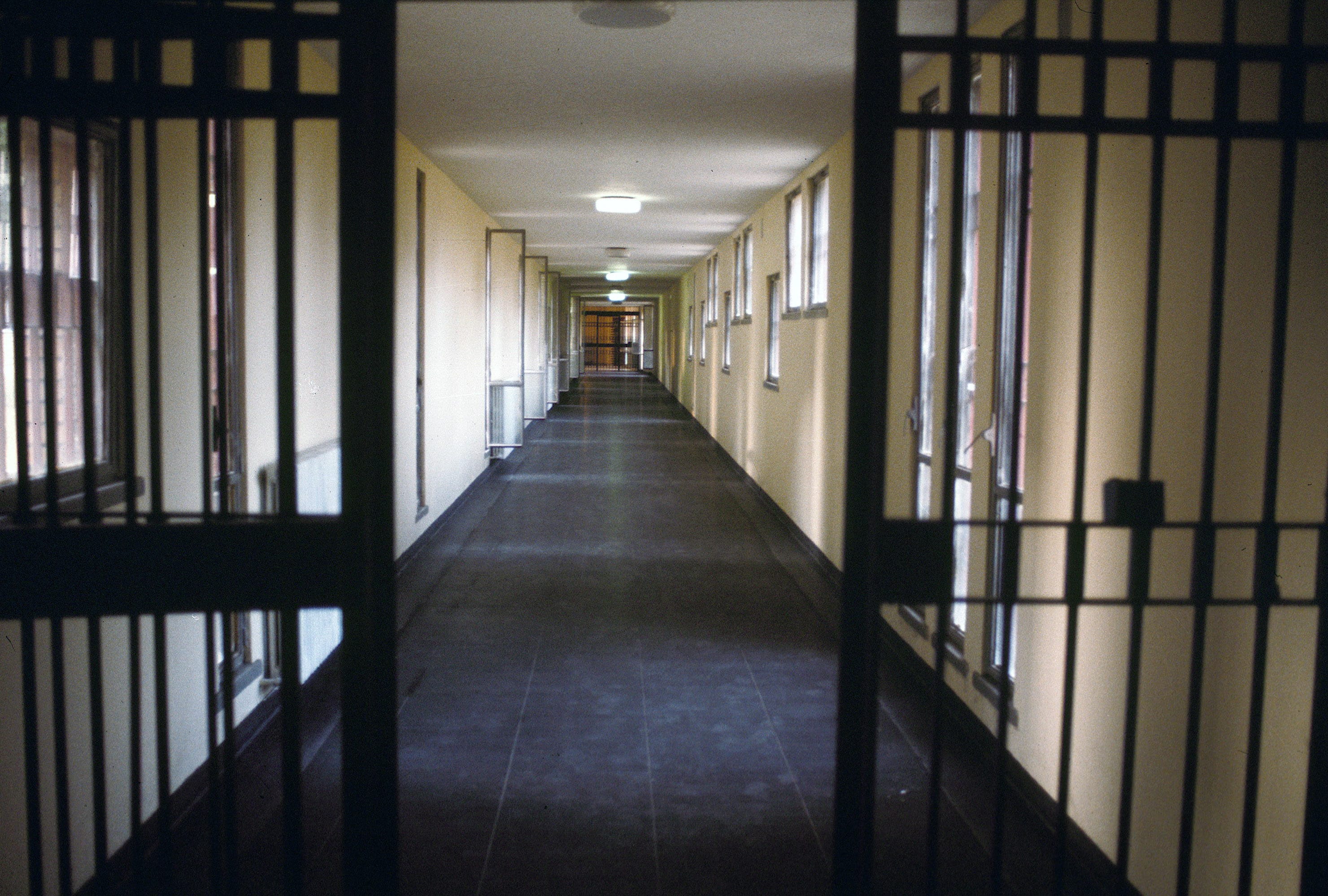 Ad Augusta scoppia lo scandalo, droga e cellulari ai detenuti del carcere. Arrestate 11 persone