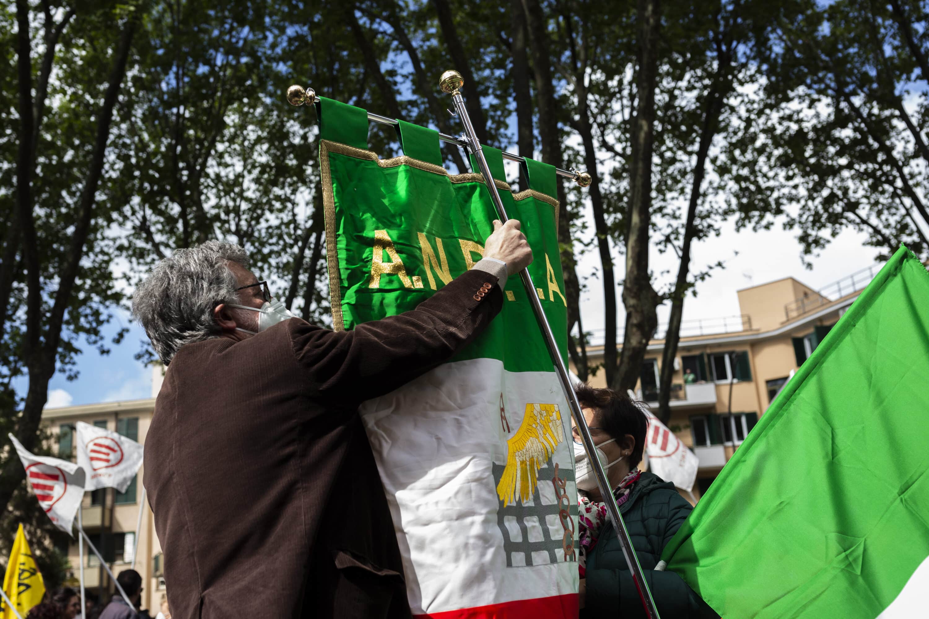 Al corteo della Festa della Liberazione con la divisa nazista, caso Salò a Modena