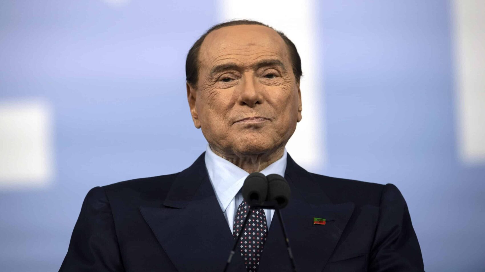 Berlusconi è ricoverato in terapia intensiva al San Raffaele