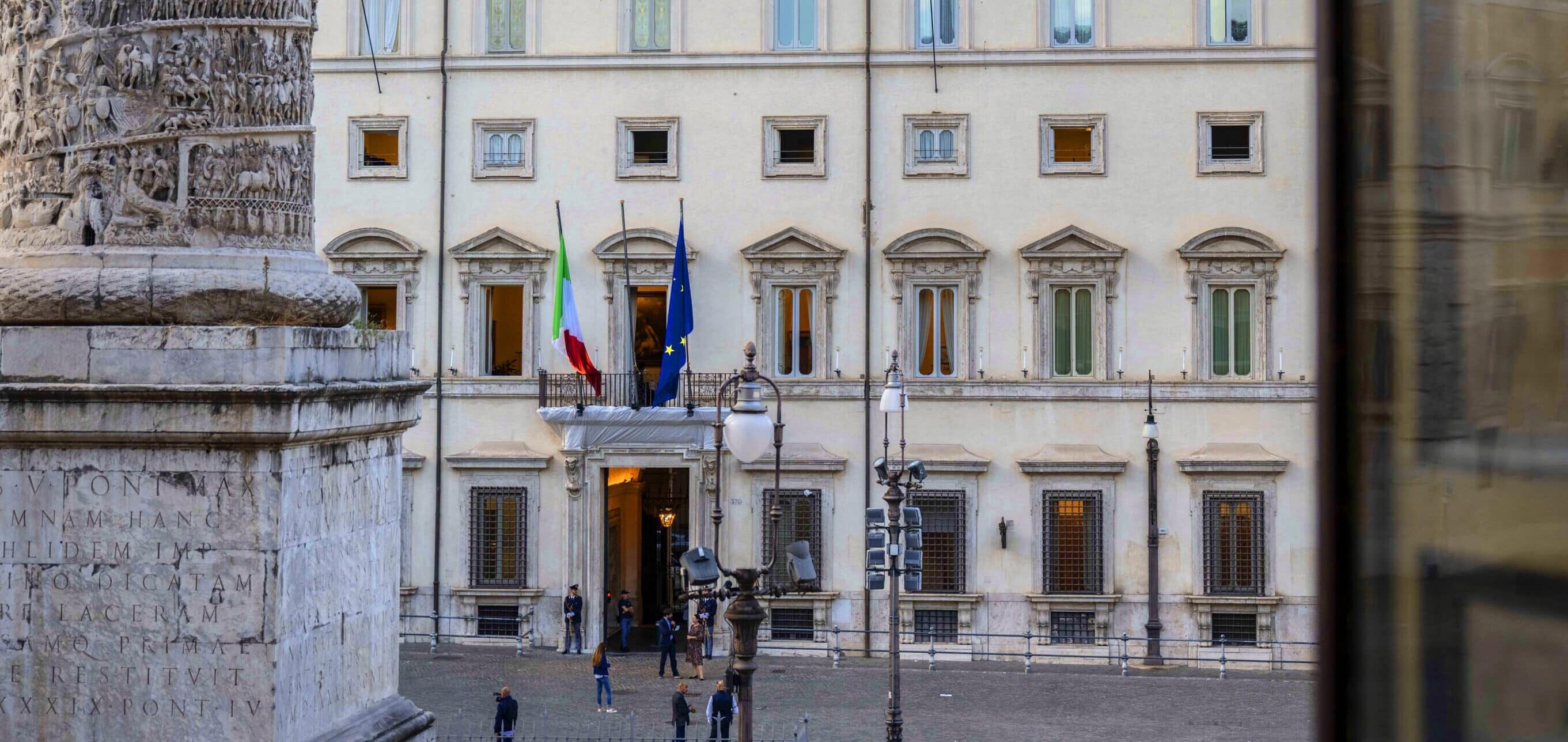 Il governo si rimangia la promessa di assumere tremila precari nel pubblico impiego