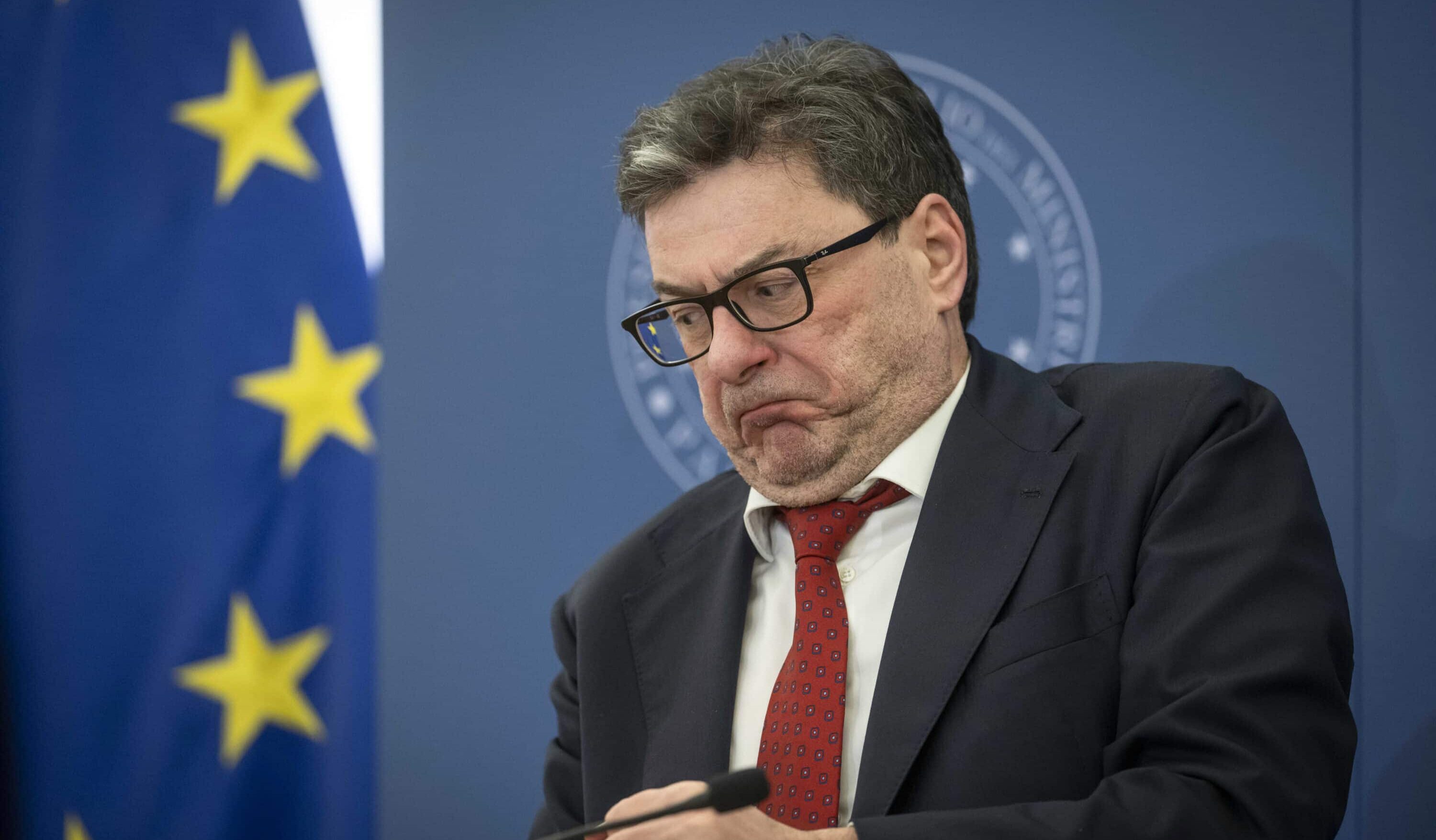 Tagli da record, è la manovra dell’austerità: Giorgetti annuncia 2 miliardi dalla spending review