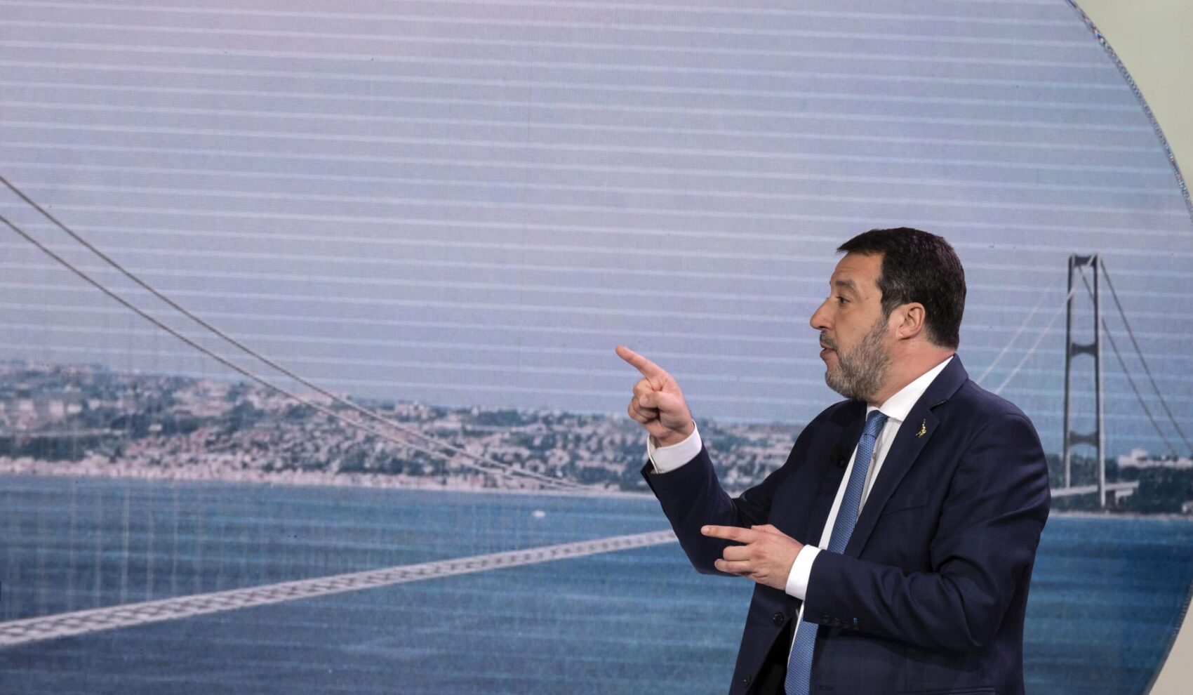 Ponte sullo Stretto, Salvini parla già di cantieri ma in cassa non c’è un euro