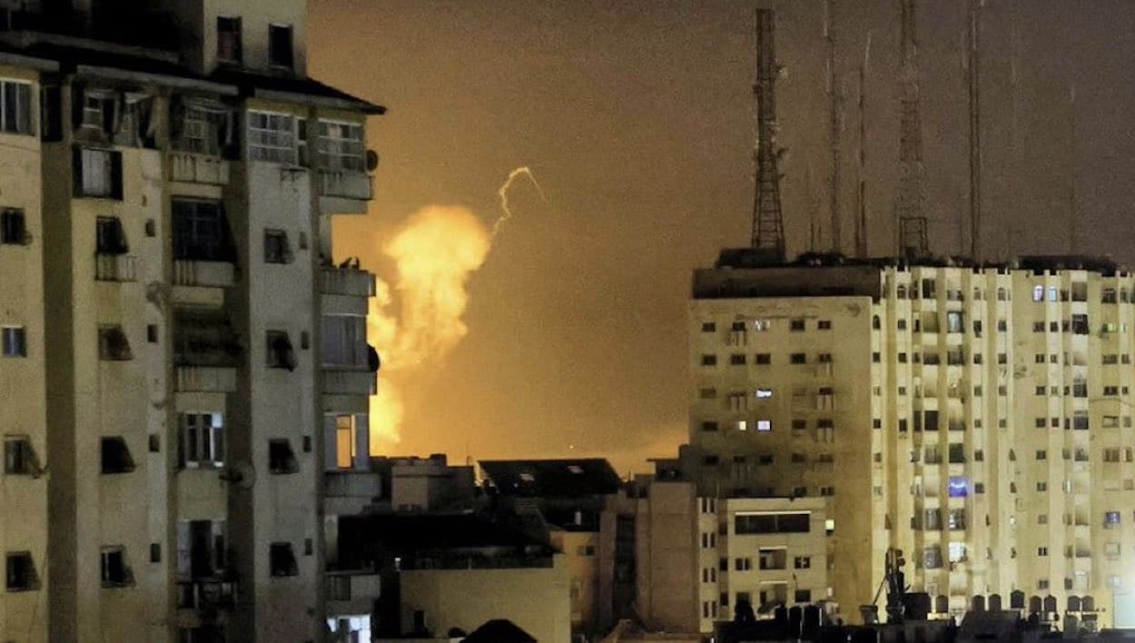 Alta tensione in Medio Oriente, Israele bombarda Gaza e Libano