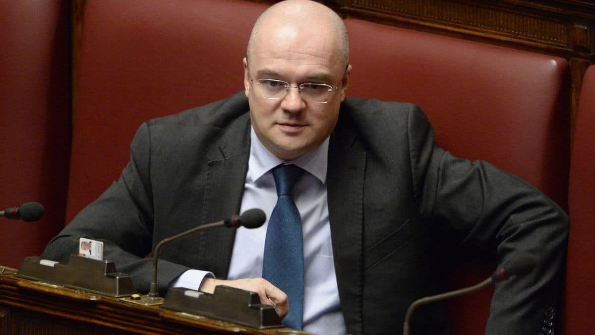 Enrico Borghi dice addio al Pd e sceglie Italia Viva: attacco alla Schlein e il benvenuto di Renzi