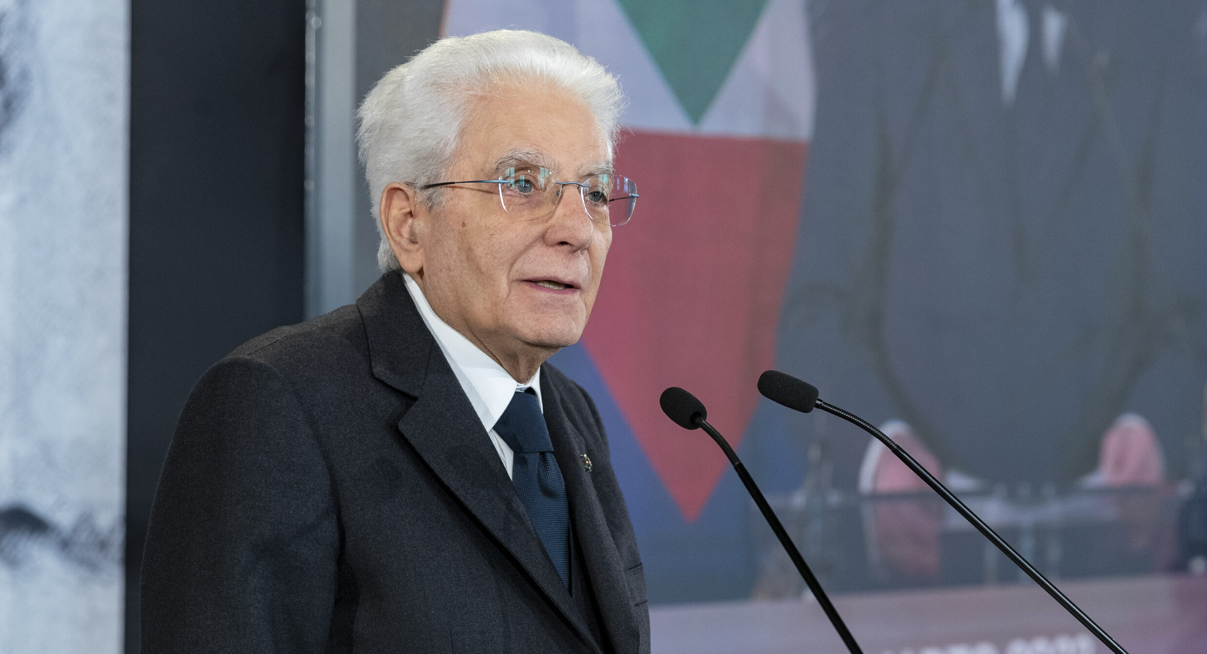 L’appello di Mattarella sui migranti: “Servono più ingressi regolari, non muri e barriere”