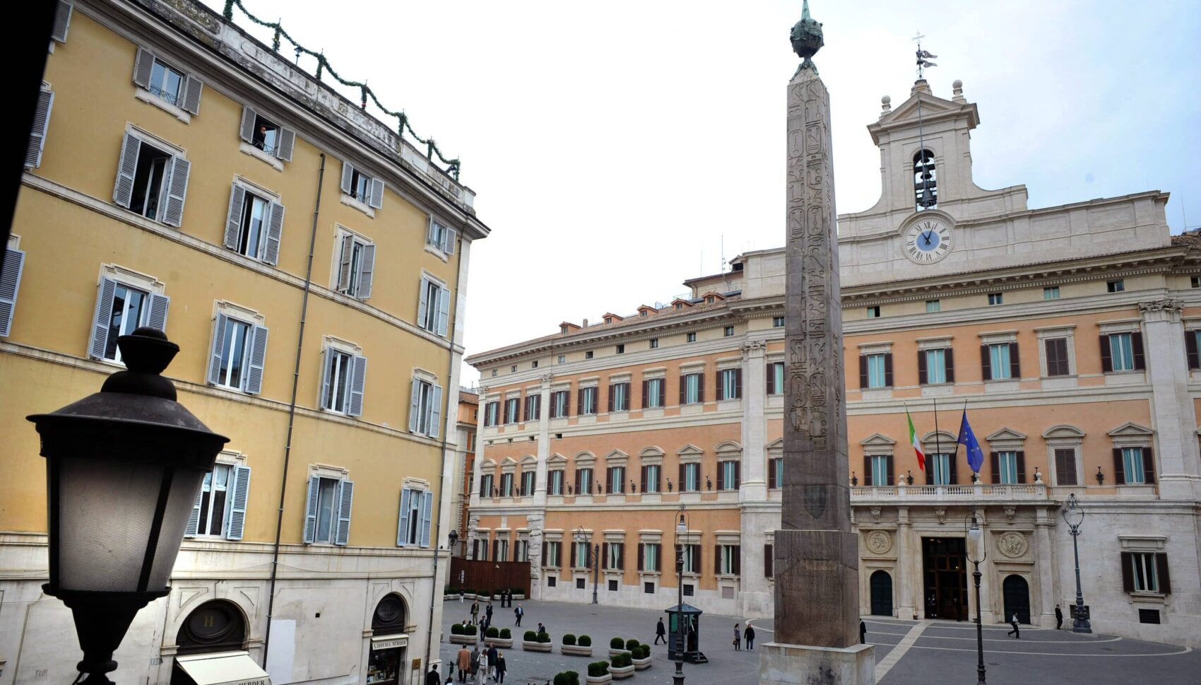 La (pessima) idea di parlamentari di destra e sinistra: festeggiamo domani in piazza Montecitorio lo scudetto del Napoli