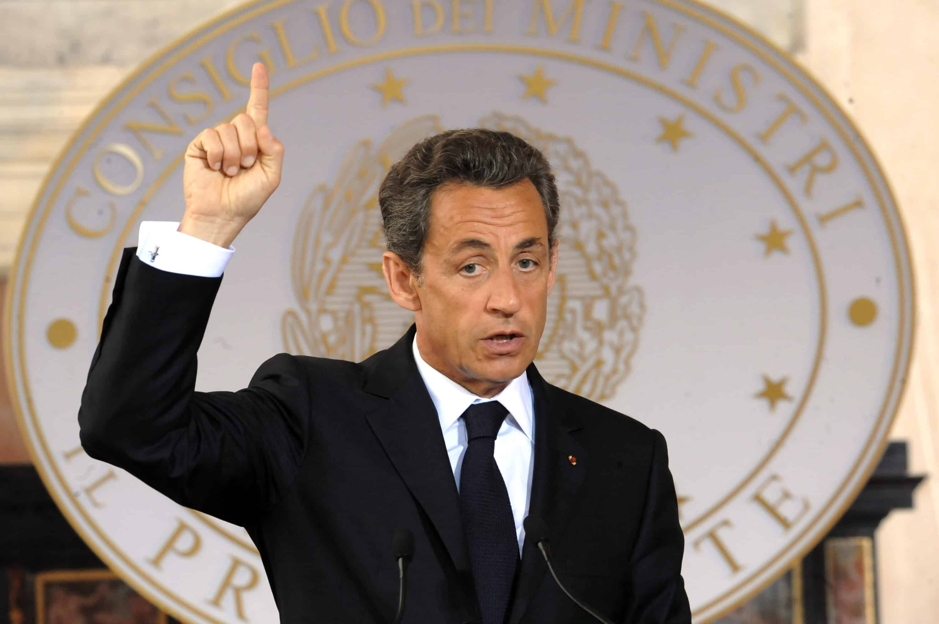 Per Sarkozy arriva la batosta. L’ex inquilino dell’Eliseo è stato condannato in appello a tre anni per lo scandalo intercettazioni
