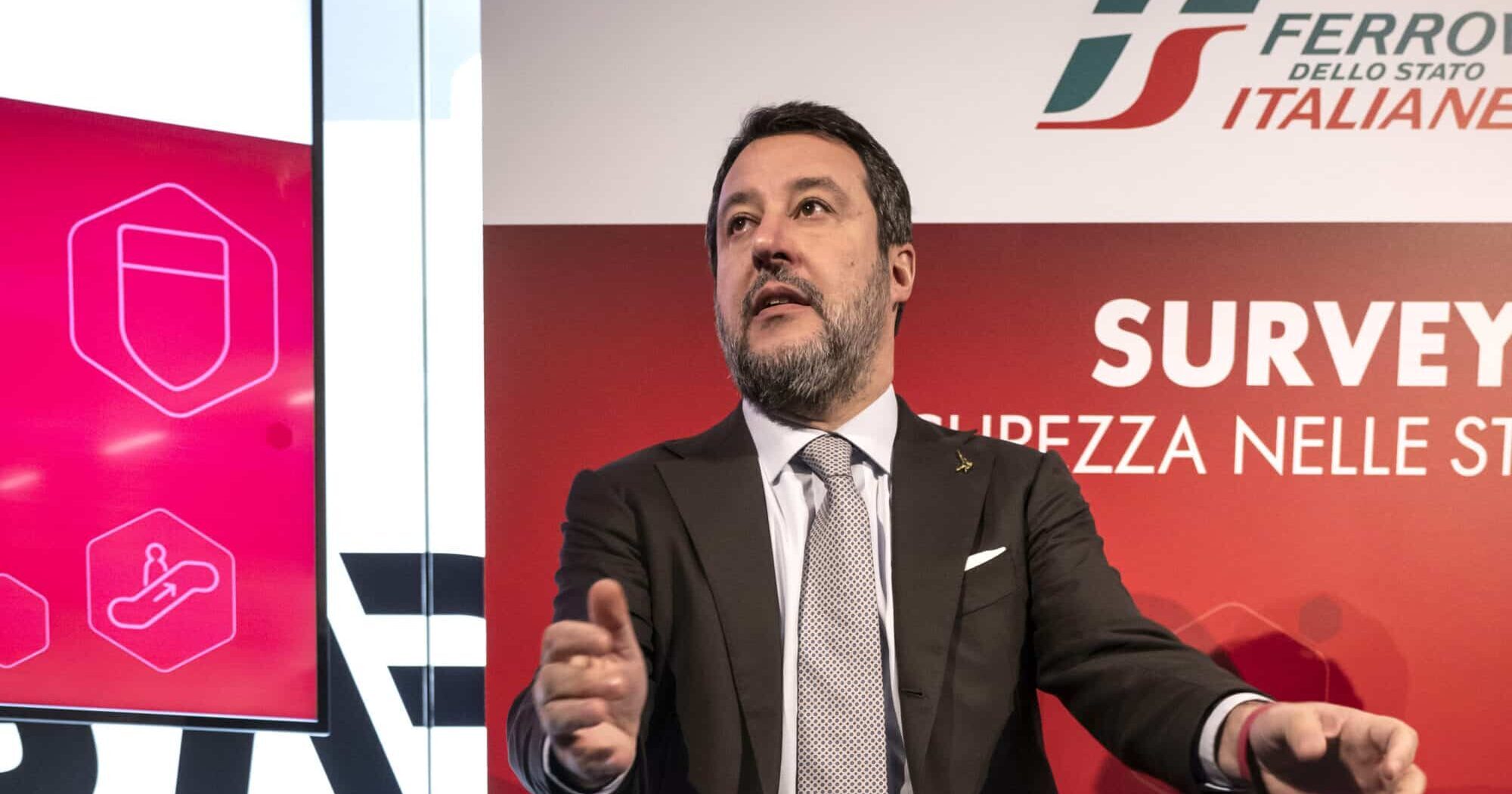 Crolla un viadotto in Calabria ma Salvini pensa al Ponte sullo Stretto