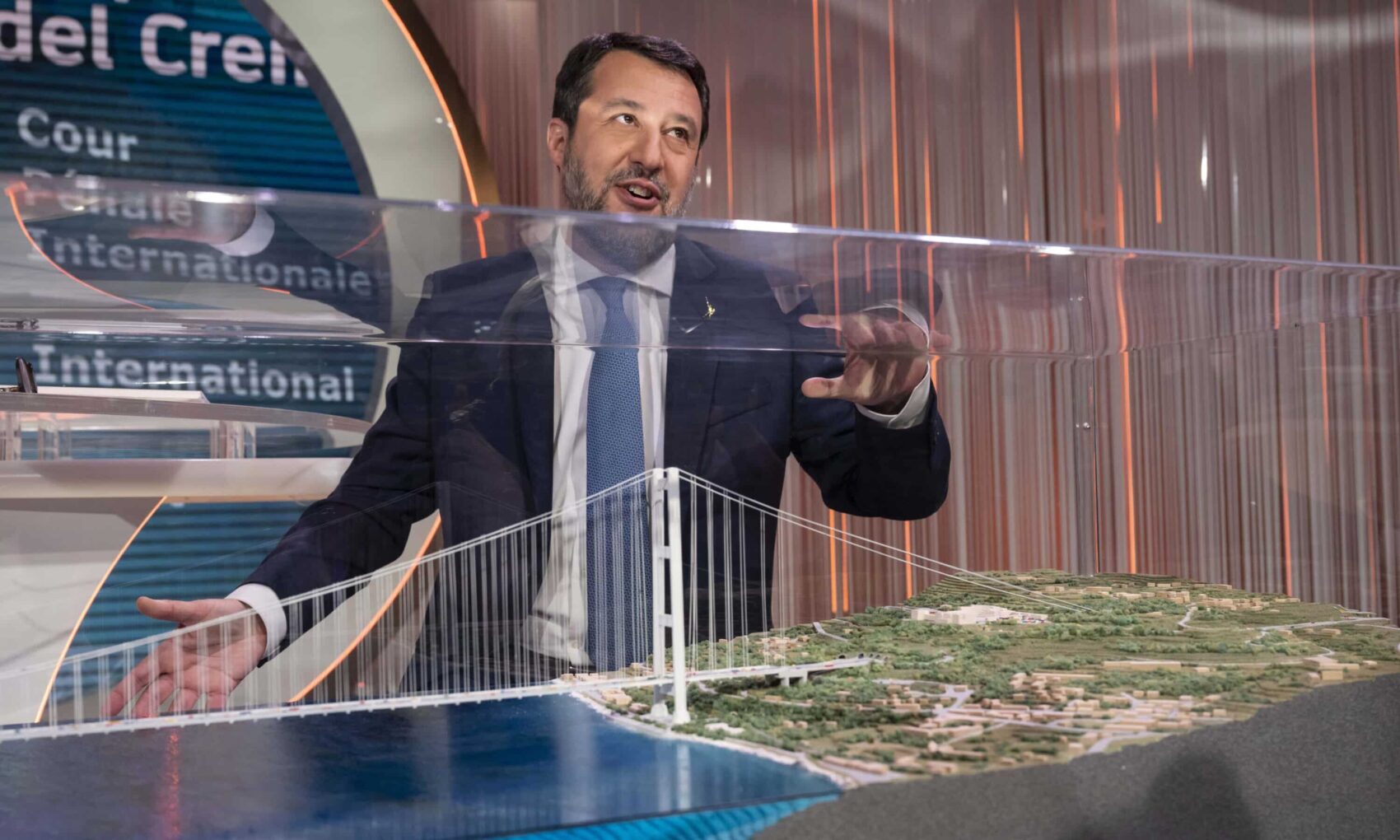 Meloni sfila la prima pietra a Salvini. Già traballa il Ponte sullo Stretto