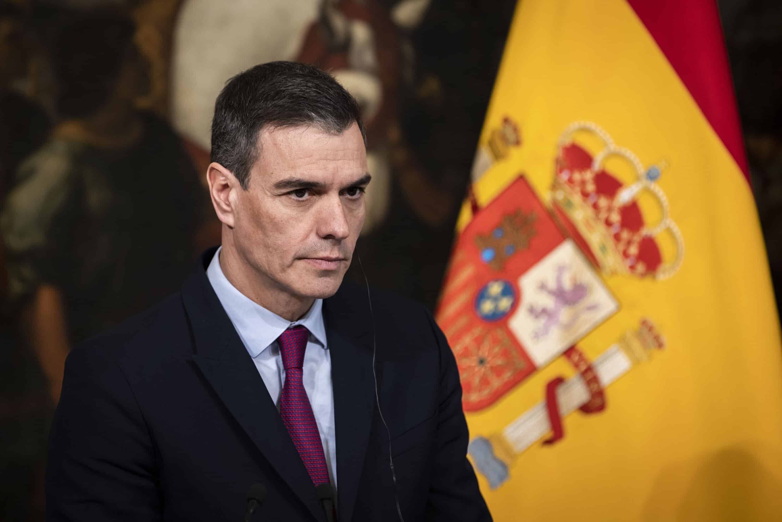 Amministrative amare per la sinistra spagnola. Dopo la débâcle elettorale dei socialisti, il premier Sanchez si è dimesso