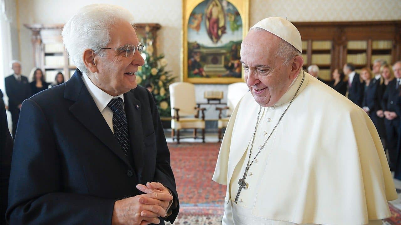 Papa Francesco conferisce a Mattarella il Premio Paolo VI