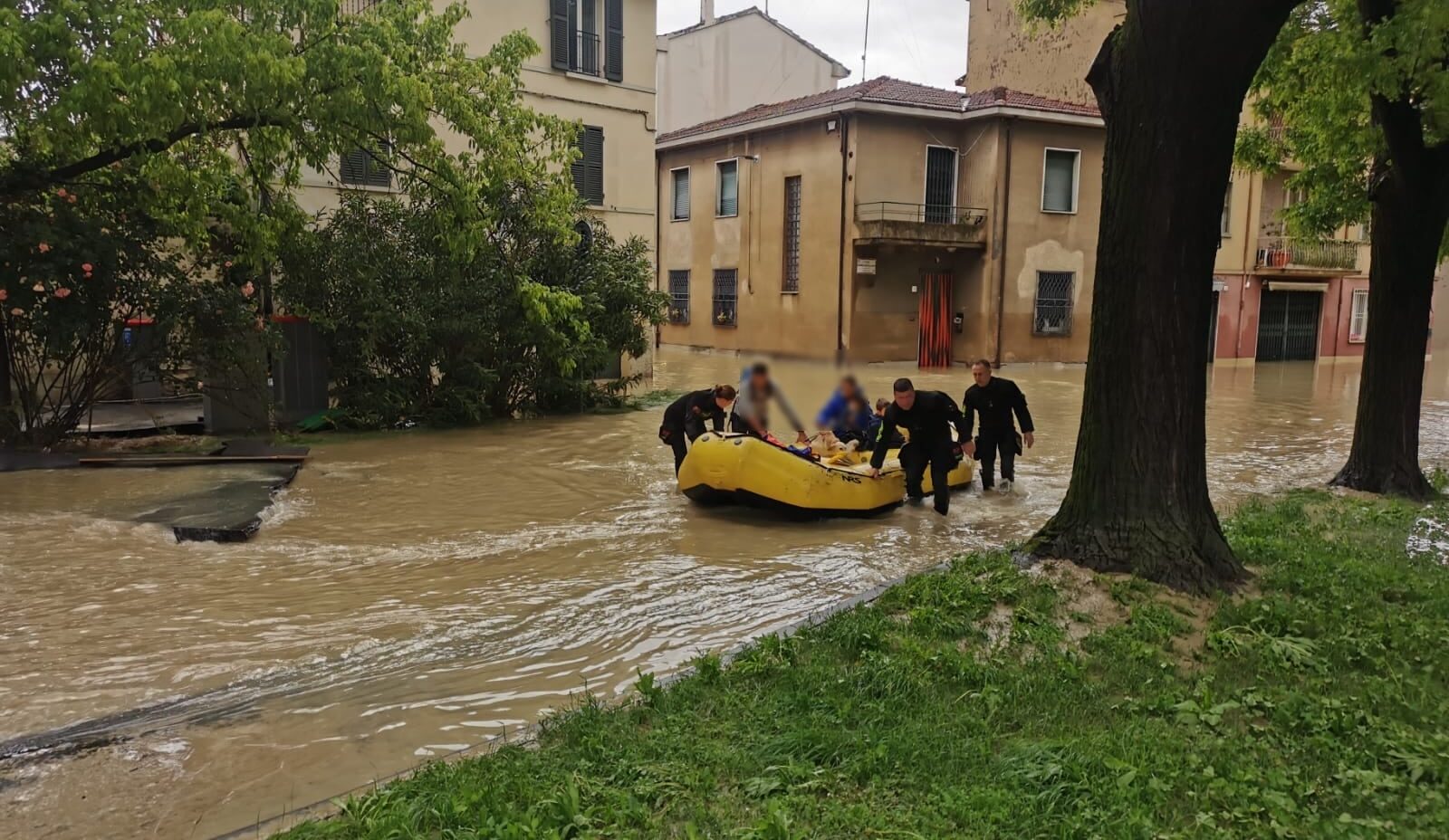 Sale a 14 il numero dei morti a causa delle alluvioni. E anche oggi in Emilia Romagna è allerta rossa