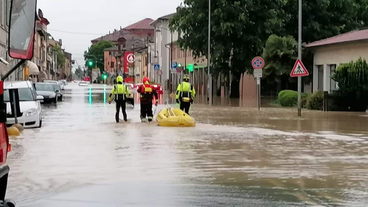 Le destre si azzuffano e il conto lo pagano gli alluvionati dell’Emilia-Romagna