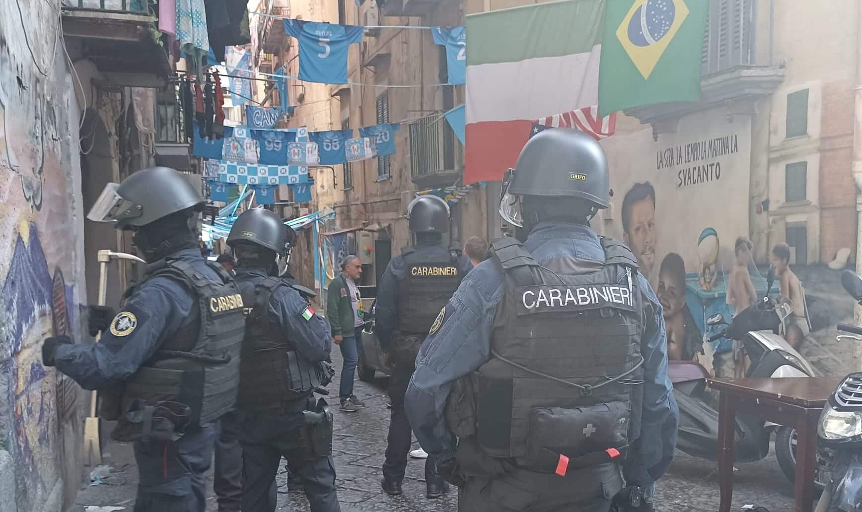 Camorra, a Napoli vasta operazione contro il traffico di stupefacenti