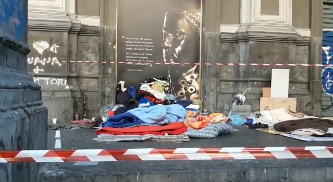 A Napoli la piaga dei clochard ormai è una bomba sociale