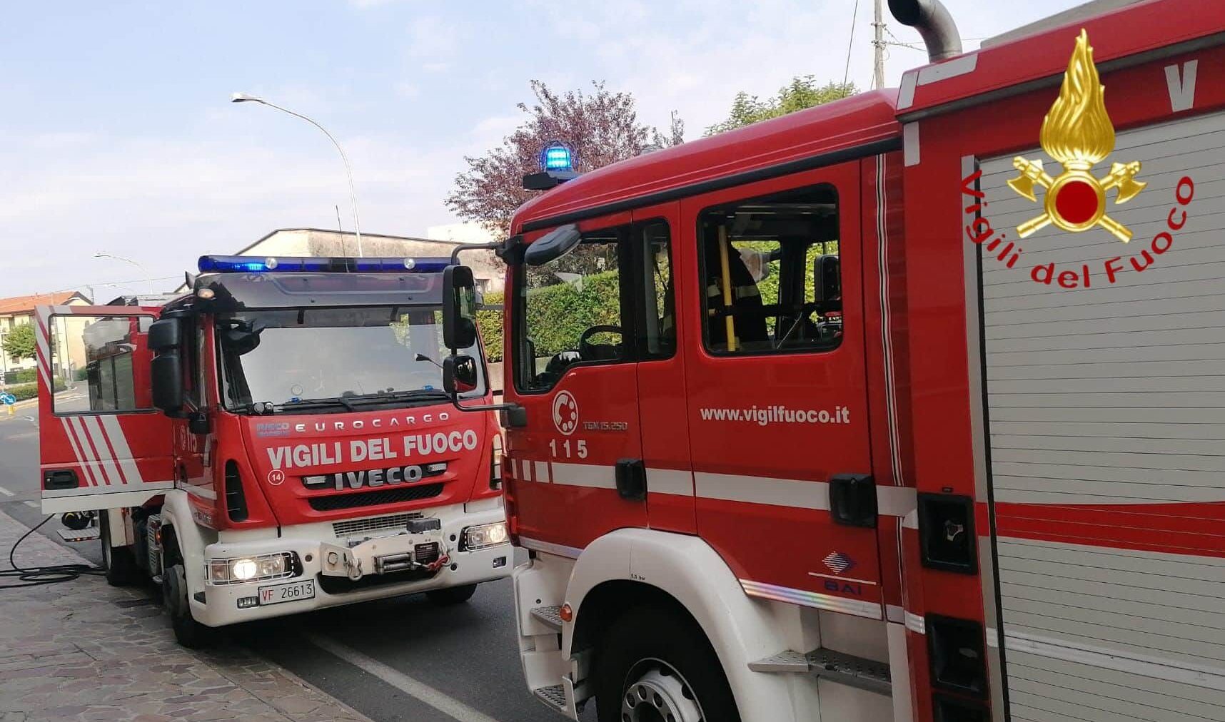 Esplosione in centro a Milano, in fiamme un furgone che trasportava bombole di ossigeno