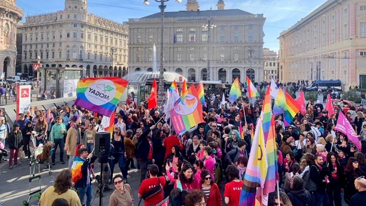 Tante piazze contro l’omotransfobia. Che in Italia continua a dilagare