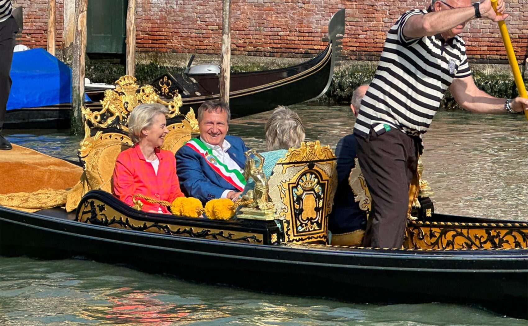 Dalle esondazioni dell’Emilia ai canali di Venezia: escursione in gondola per la von der Leyen