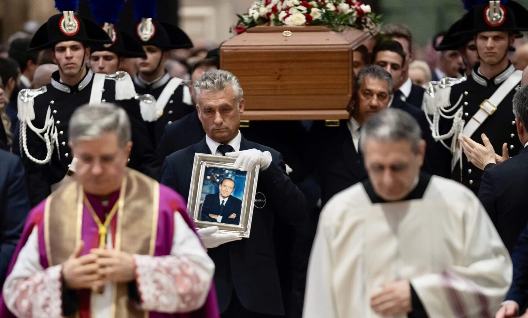 Le ceneri di Berlusconi sono tornate ad Arcore