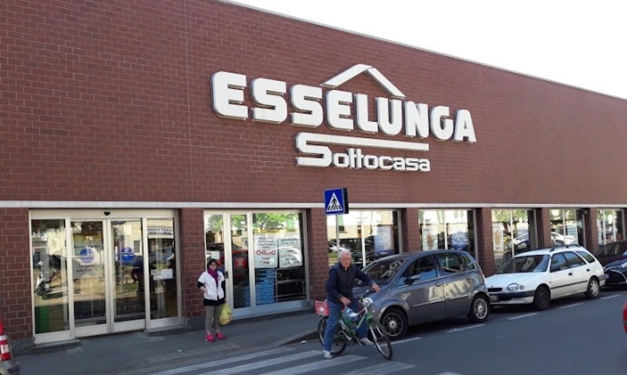 Frode fiscale e lavoratori sfruttati. Esselunga finisce sotto inchiesta