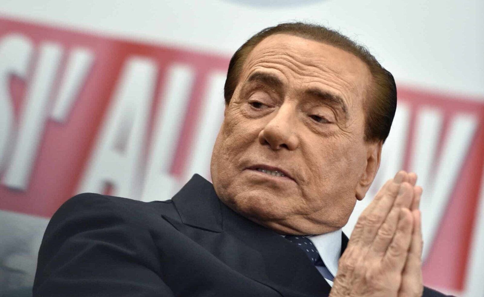Il sistema in ginocchio da Silvio