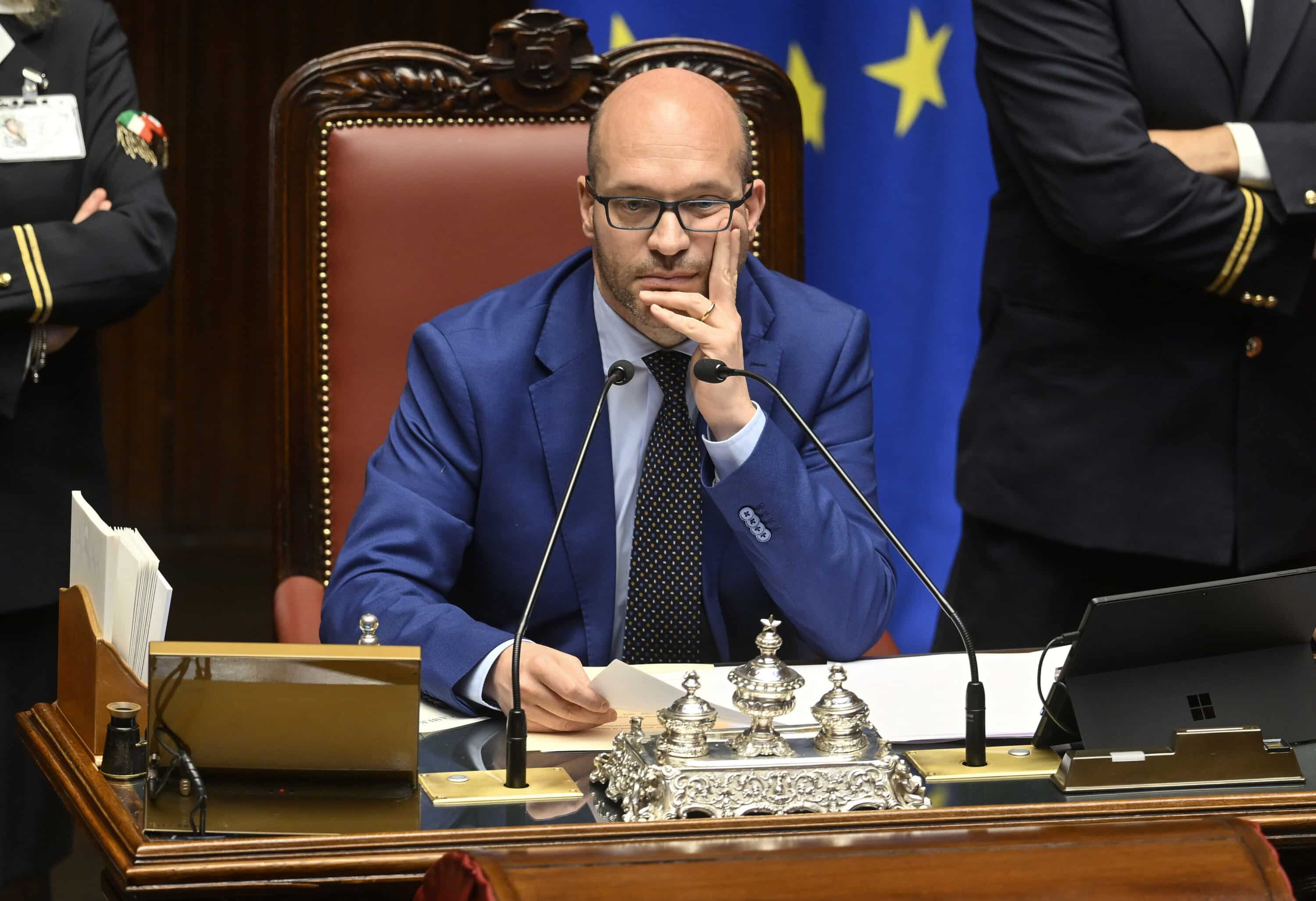 Difesa, la solita manina a destra infila la riforma in un decreto