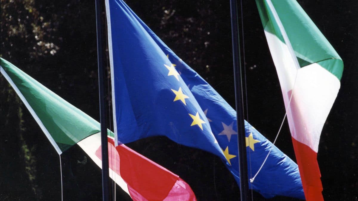Migranti, l’Ungheria di Orban e la Polonia contro l’accordo Ue: l’Italia è soddisfatta. Tajani: “Un primo passo importante”