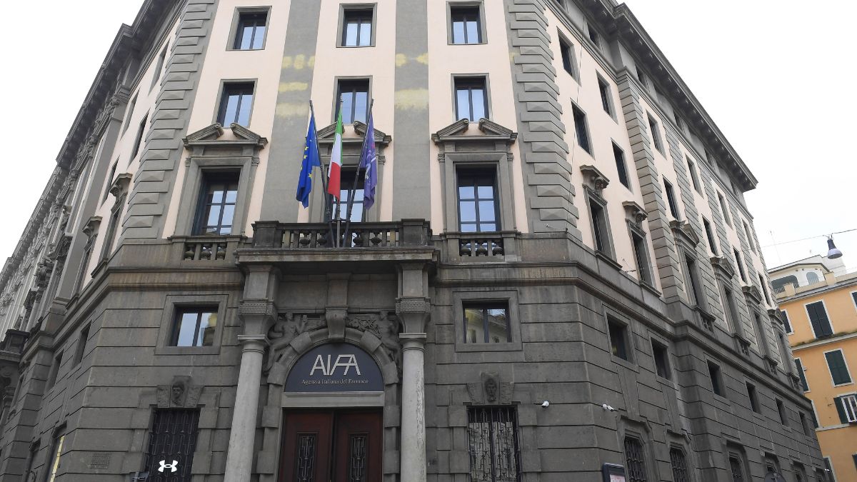 Rischio farmaci, l’Aifa lancia l’allarme su uso di antibiotici: “Reazioni molto rare ma gravi” Rischio farmaci, l’Aifa lancia l’allarme su uso di antibiotici: “Reazioni molto rare ma gravi”