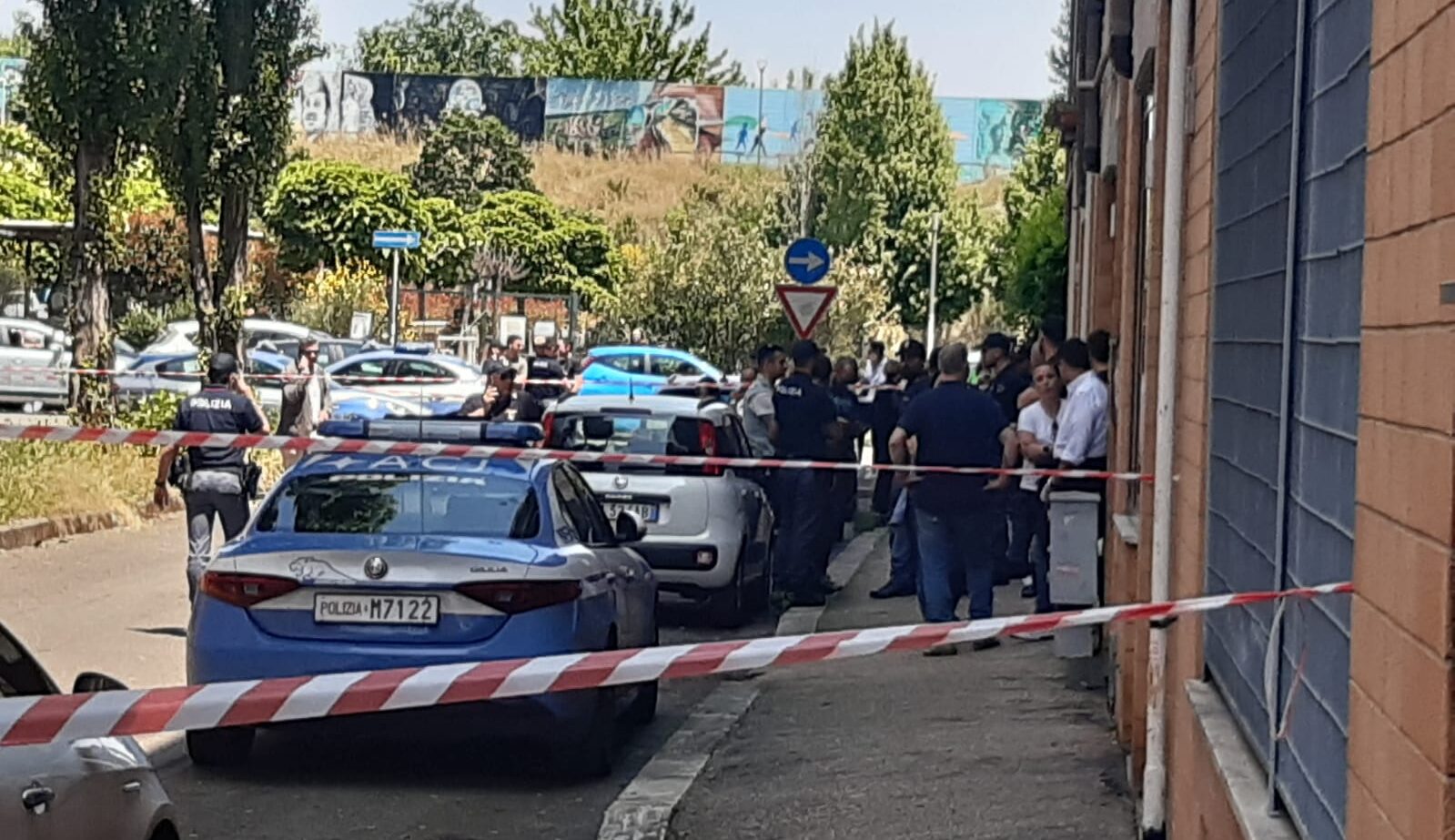 Una poliziotta è stata uccisa a Roma a colpi di pistola