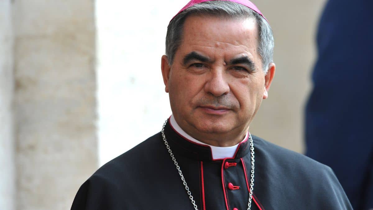 Scandalo in Vaticano, il Cardinale Becciu condannato a 5 anni e 6 mesi