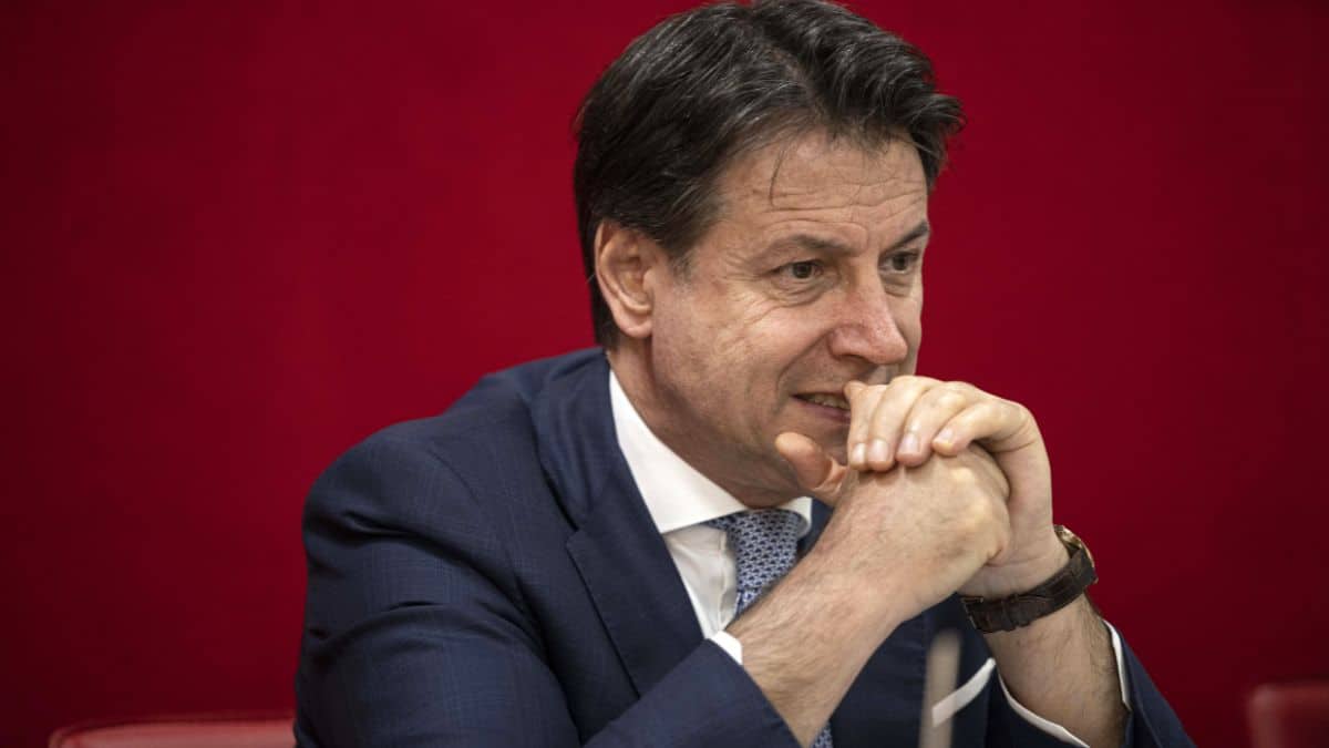 Conte attacca il premier Meloni sul Salario minimo. Polemiche anche sulla maggioranza: “Si azzuffa ogni giorno, solo figuracce”