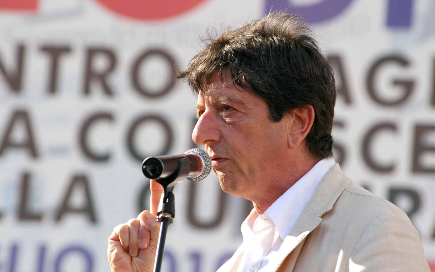 Andrea Purgatori, l’autopsia ha rivelato un problema cardiopolmonare: venerdì a Roma i funerali del giornalista