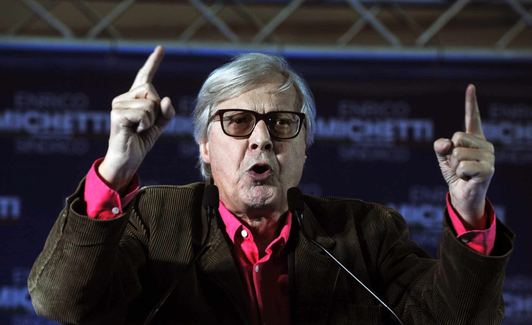 Sgarbi al Maxxi accusato di sessismo e volgarità, si difende: “Polemica strumentale”. Il ministro Sangiuliano chiede spiegazioni