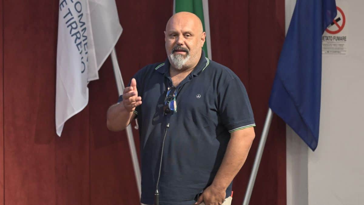 Samuele Lippi, chi è il sindaco di Cecina fermato con la cocaina in macchina: le scuse e la difesa del Pd