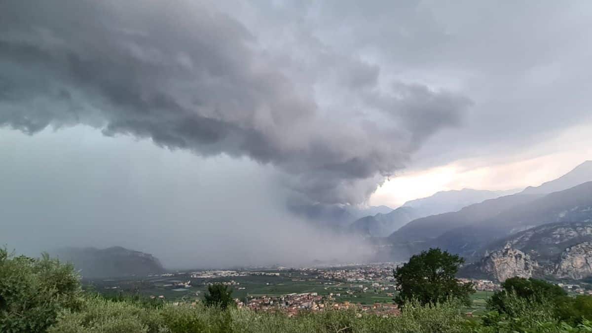 Allerta maltempo da Nord a Sud con violenti temporali: l’avviso degli esperti meteo