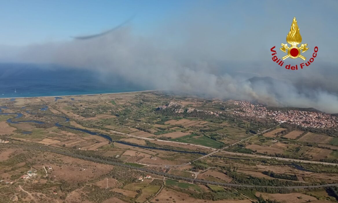 Incendi in Sardegna, trovati inneschi a Gairo. È caccia ai piromani
