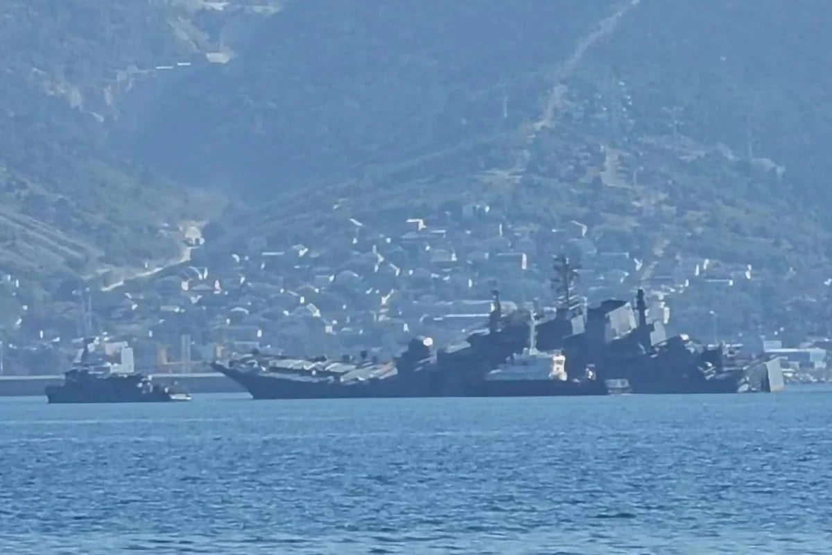 Un drone marino ucraino ha colpito una nave militare russa nel Mar Nero