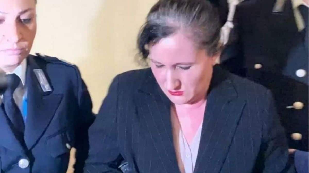 Alessia Pifferi si difende in aula sulla figlia morta di stenti: “Pensavo che i biberon bastassero”