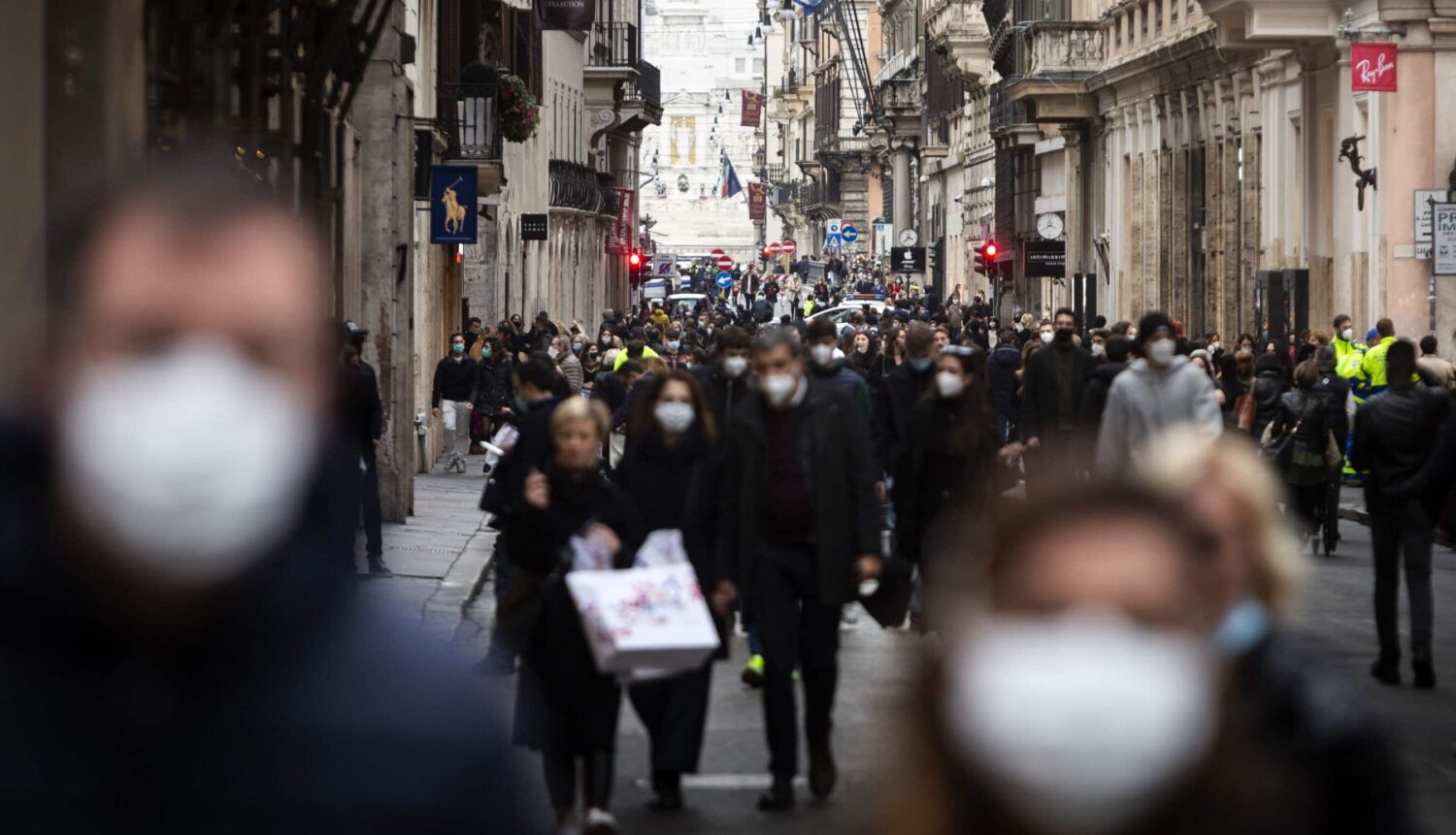 Covid, le mascherine potrebbero tornare: perché e in quali casi