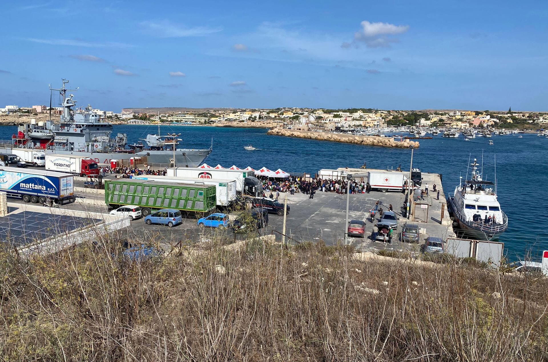 Neonato morto sbarcato a Lampedusa, nell’hotspot ancora 2.796 migranti