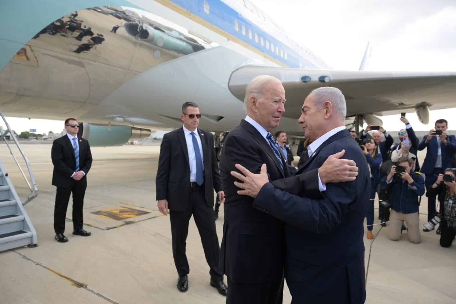 Biden chiama Netanyahu e lo avverte: “No a un attacco a Rafah senza tutelare i civili palestinesi”
