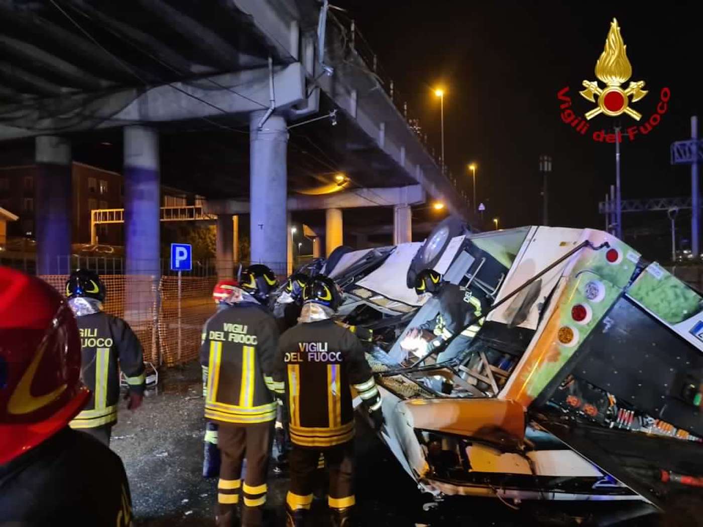 Sotto accusa il guardrail dopo la tragedia di Mestre: la procura indaga, identificate le 21 vittime