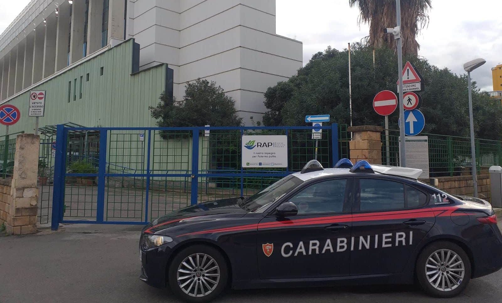 Furbetti del cartellino, 101 indagati a Palermo: oltre 1.300 episodi di assenteismo nell’azienda dei rifiuti
