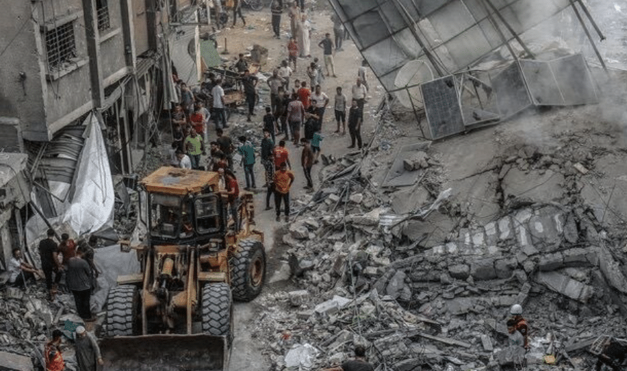 È iniziato l’esodo da Gaza: famiglie in marcia dopo l’ordine di evacuazione di Israele