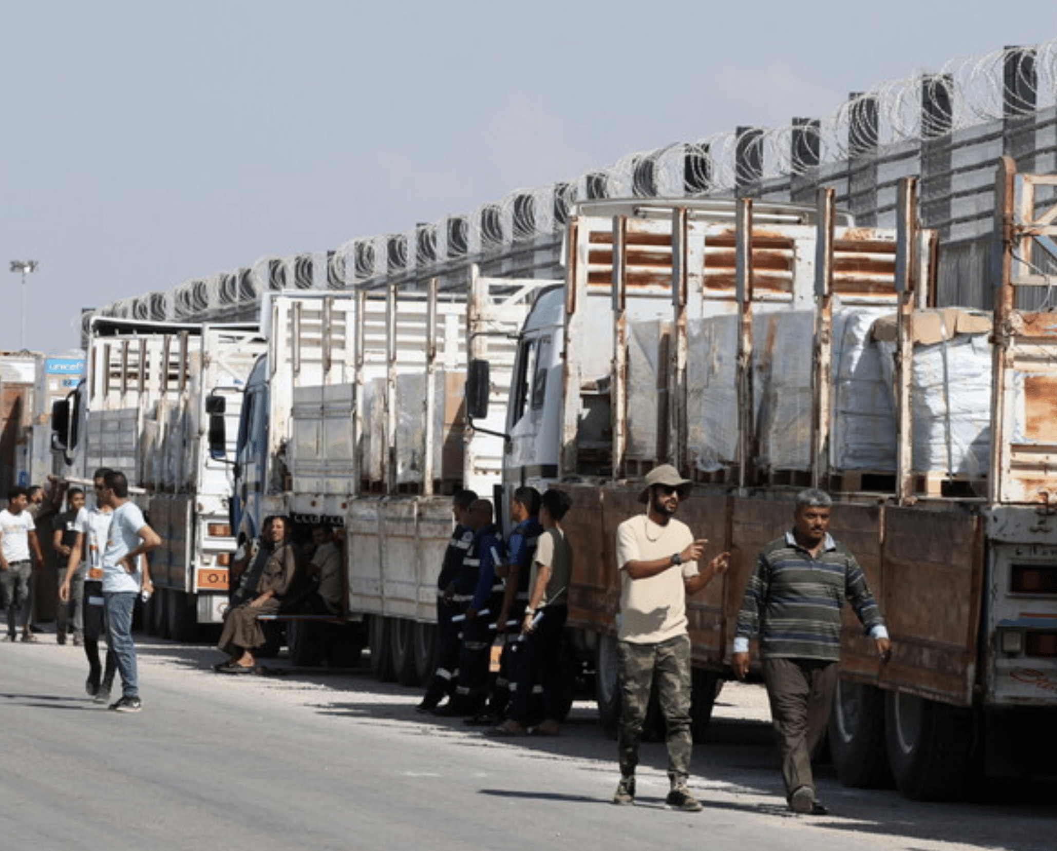 Aperto il valico di Rafah, ma passano solo 20 camion con gli aiuti umanitari