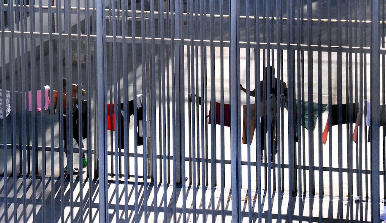 Migranti, la condanna della Cedu: minori trattenuti illegalmente nell’hotspot di Taranto