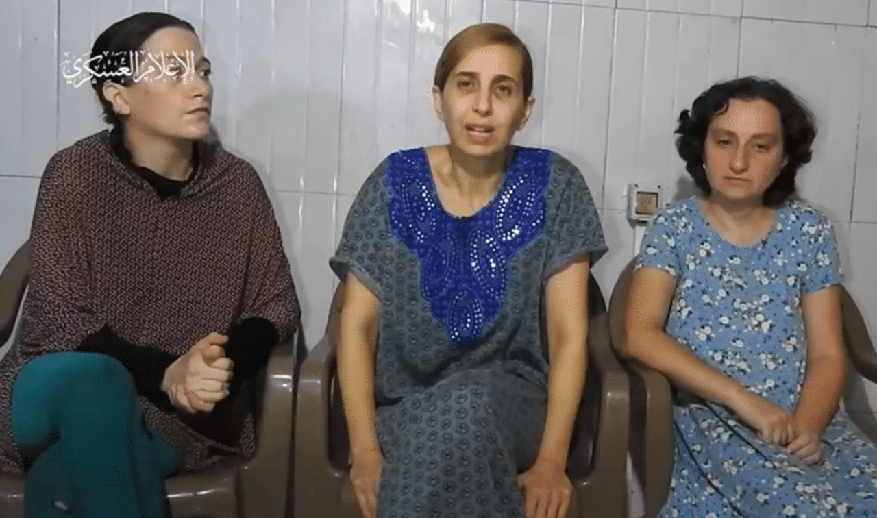 Tre donne israeliane nelle mani di Hamas. Chiedono a Netanyahu di trattare