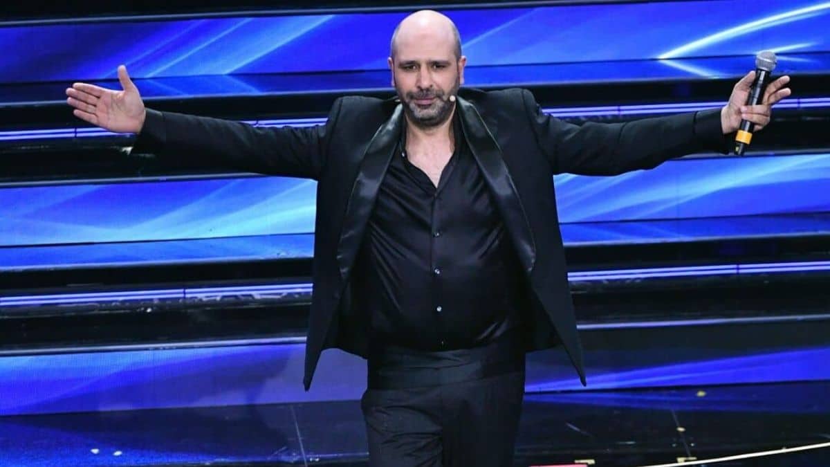 Checco Zalone in tv con Amore+ IVA: dove vederlo. Tutte le date sold out