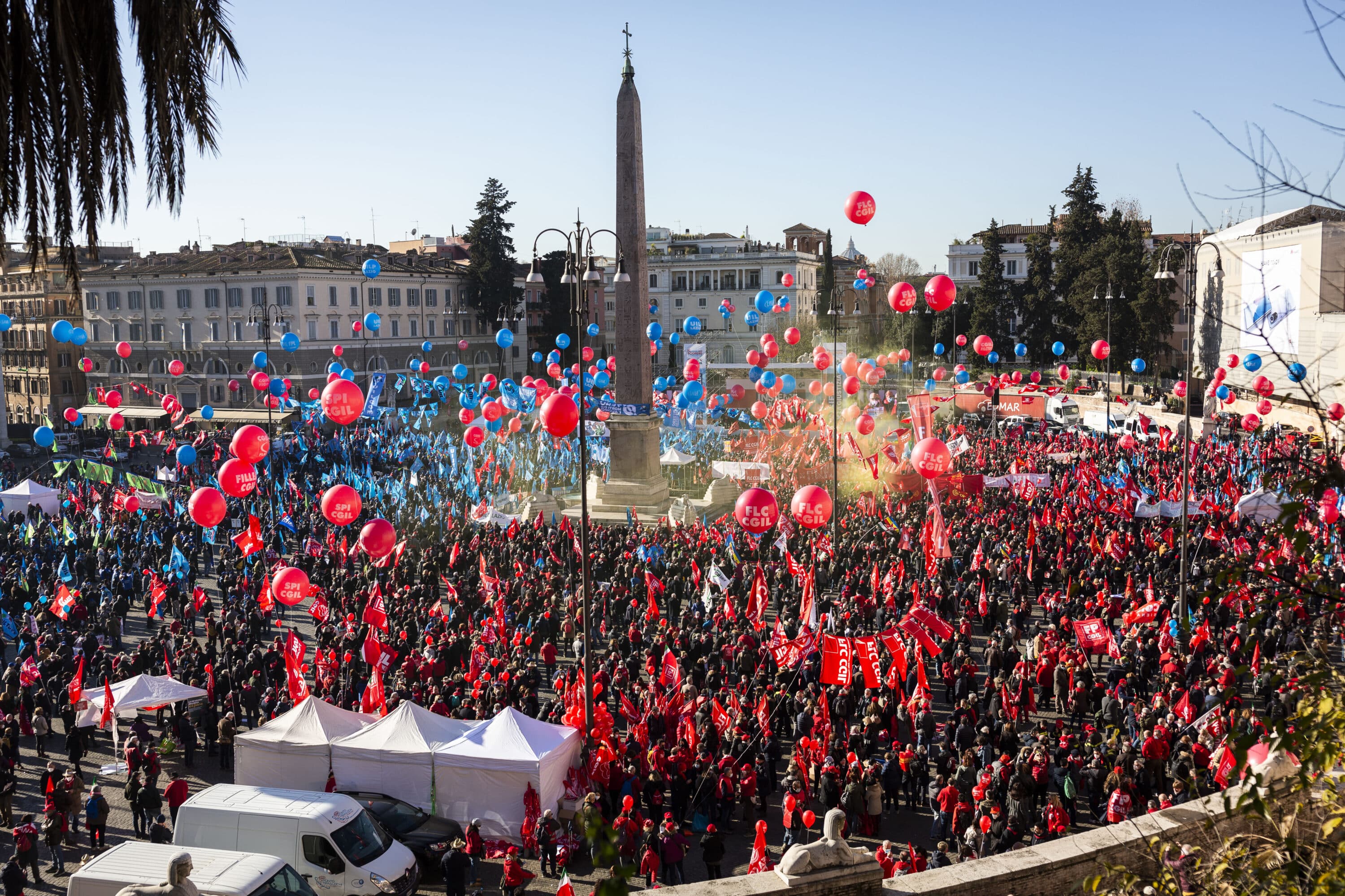 Da Nord a Sud, l’Italia va in piazza contro Meloni